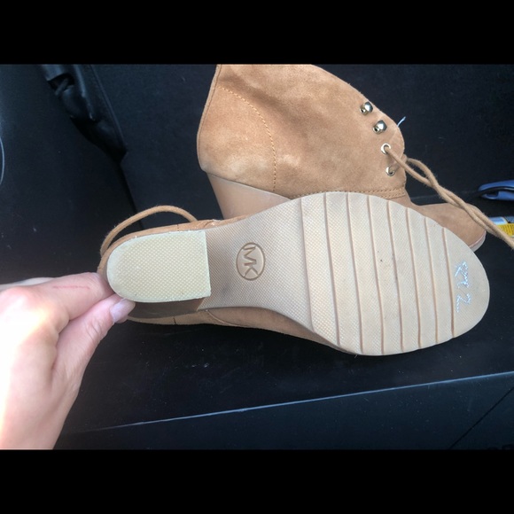 Michael Kors Brown Suede Lace-up Ankle Boots Heels - Picture 2 of 4